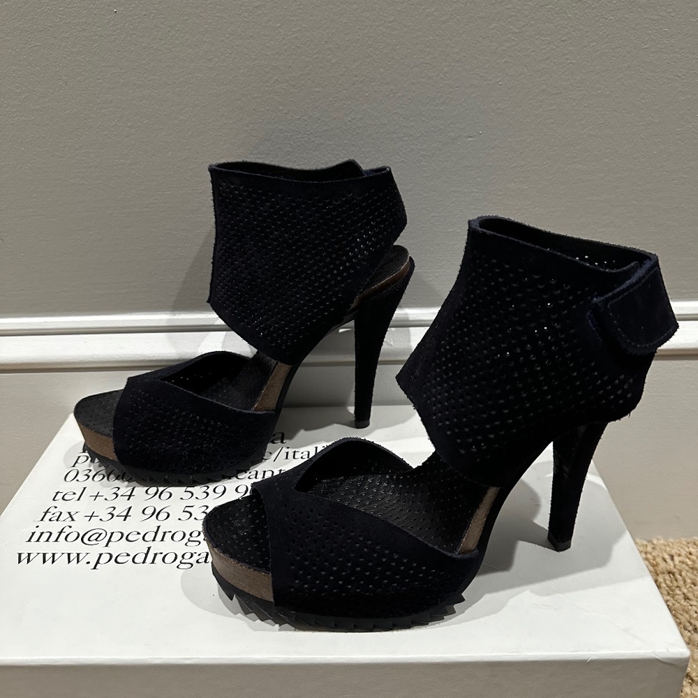 Pedro Garcia Petal Sandal Size 9